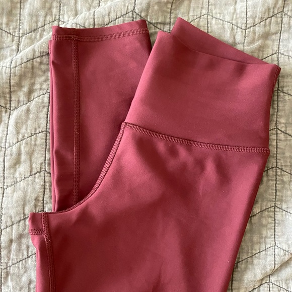 ALO Capri Leggings - Picture 5 of 7